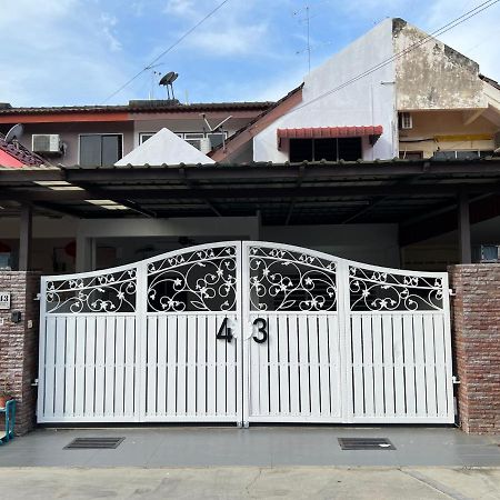M Guest House2 Muar Buitenkant foto