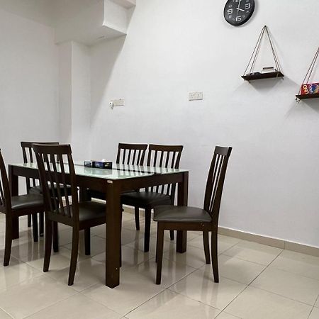 M Guest House2 Muar Buitenkant foto