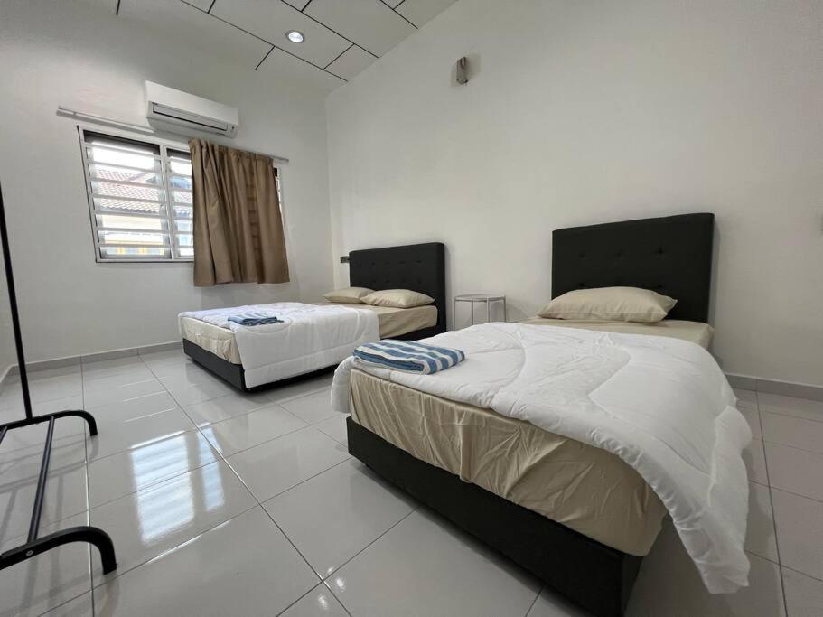 M Guest House2 Muar Buitenkant foto