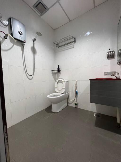 M Guest House2 Muar Buitenkant foto
