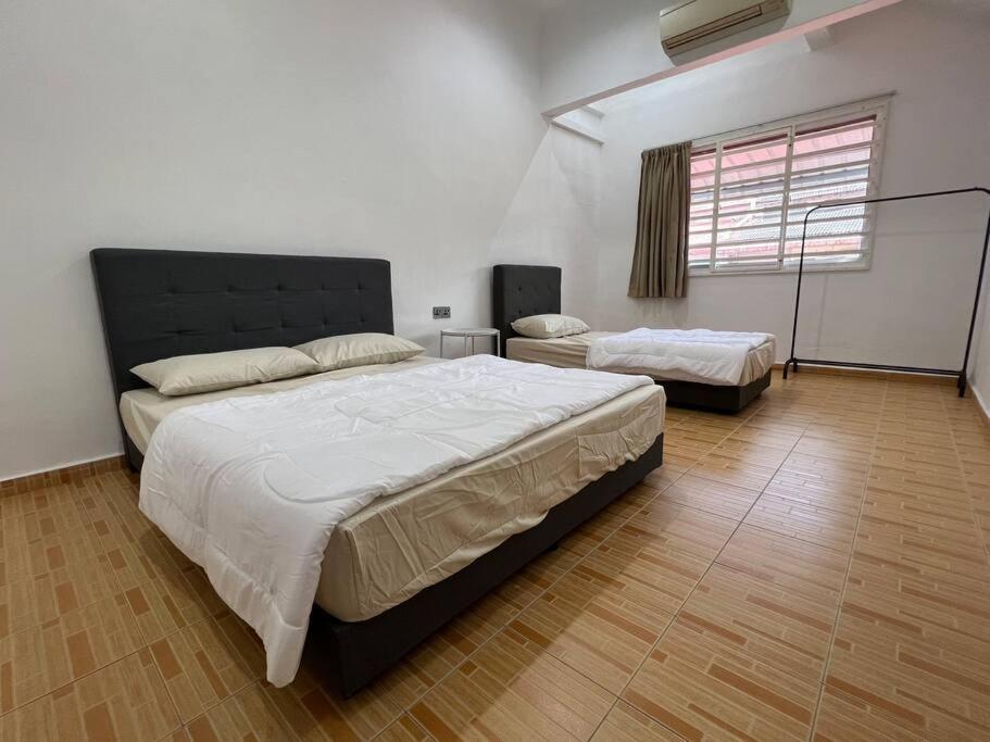 M Guest House2 Muar Buitenkant foto