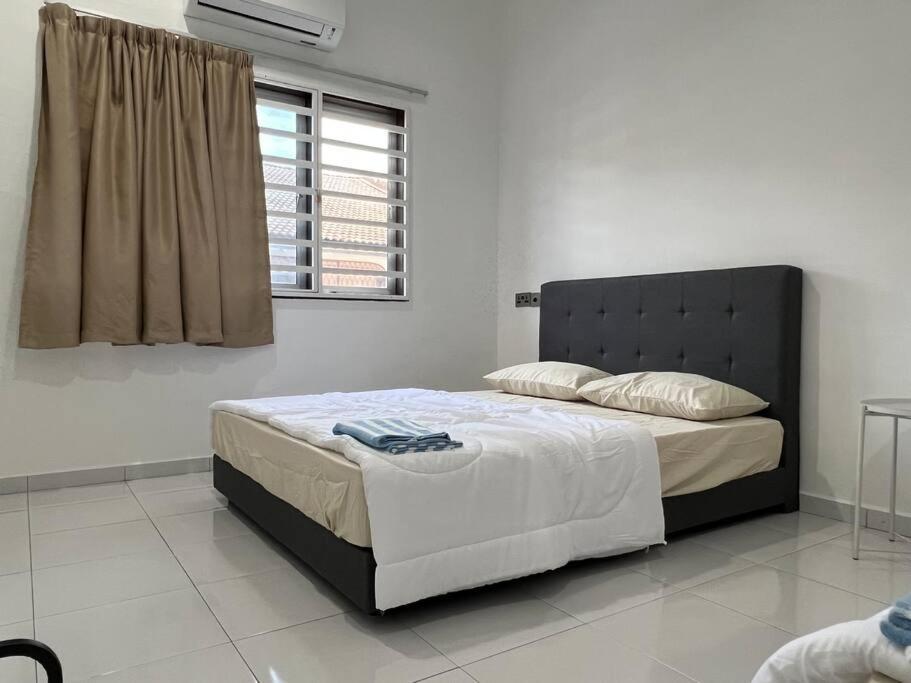 M Guest House2 Muar Buitenkant foto