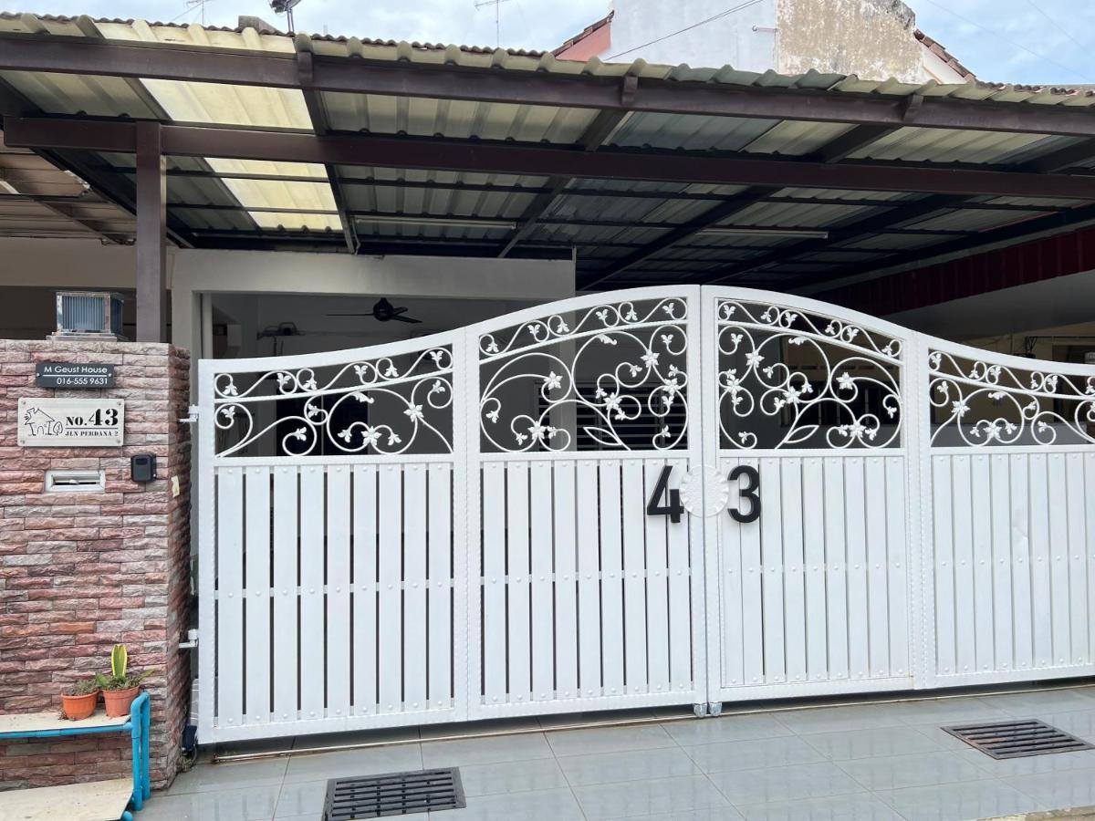 M Guest House2 Muar Buitenkant foto