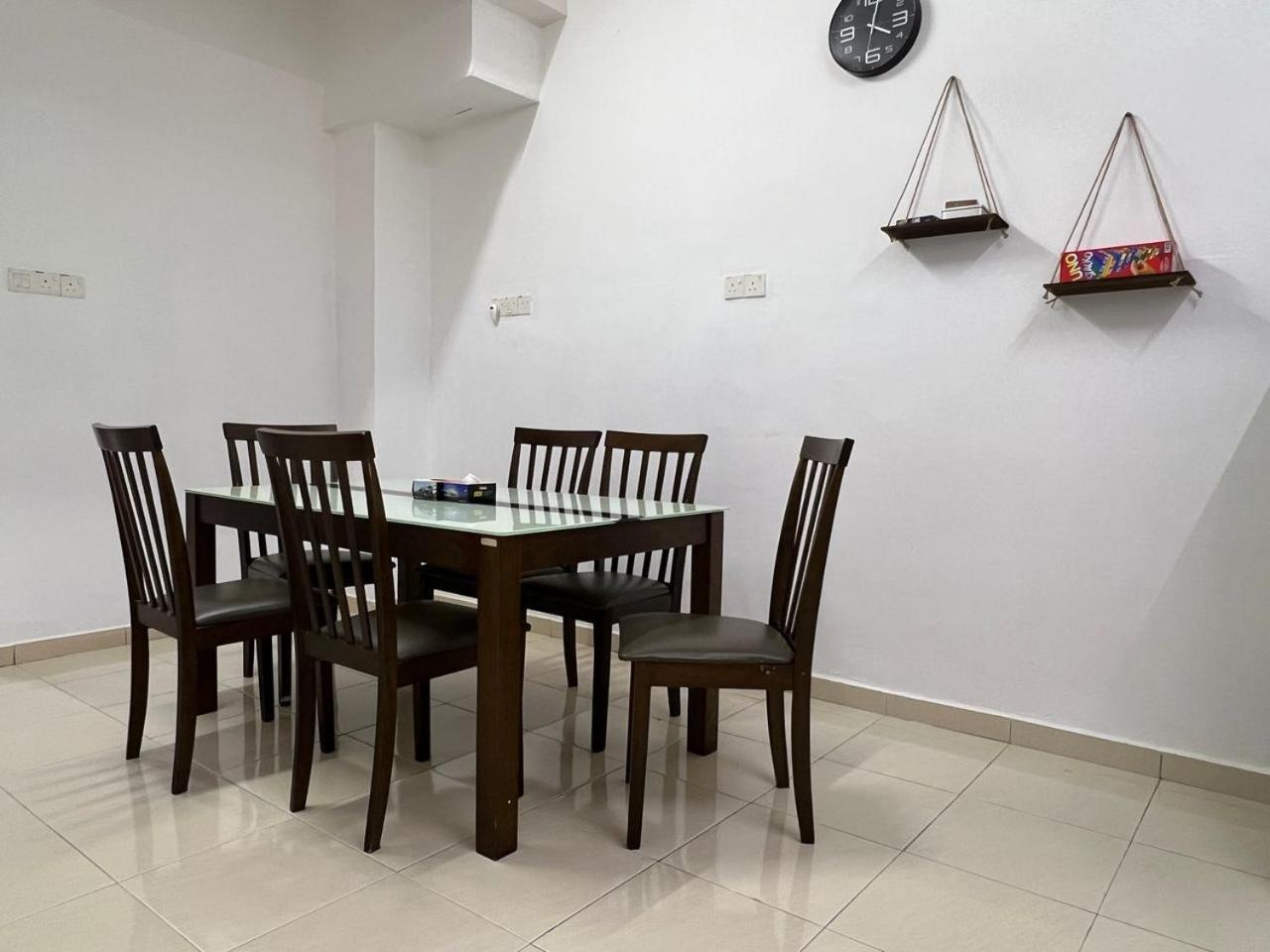 M Guest House2 Muar Buitenkant foto
