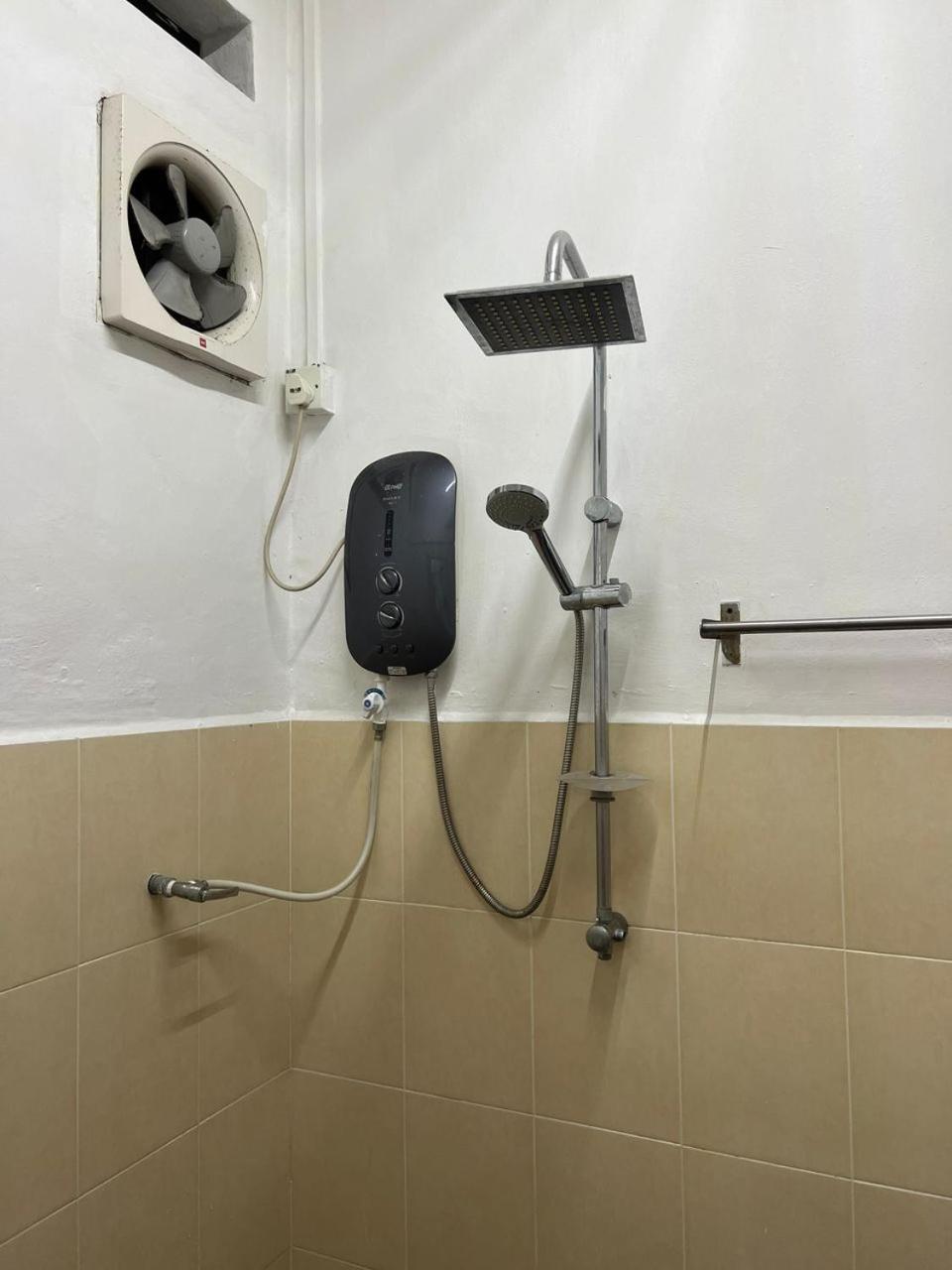 M Guest House2 Muar Buitenkant foto