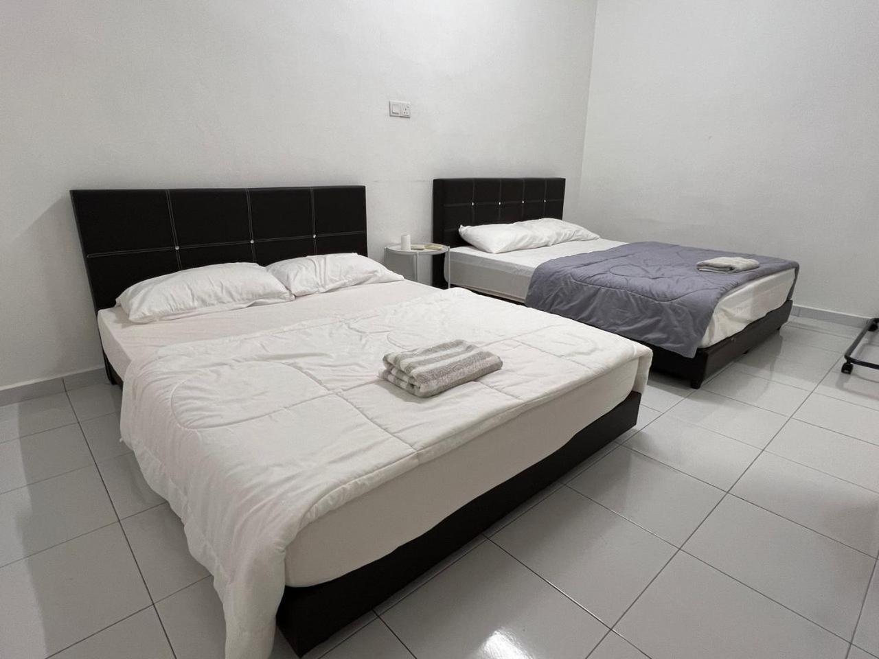 M Guest House2 Muar Buitenkant foto